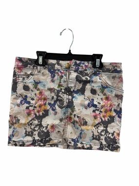 Amisu Floral Mini Skirt in White, Black, Pink, Blue and Yellow